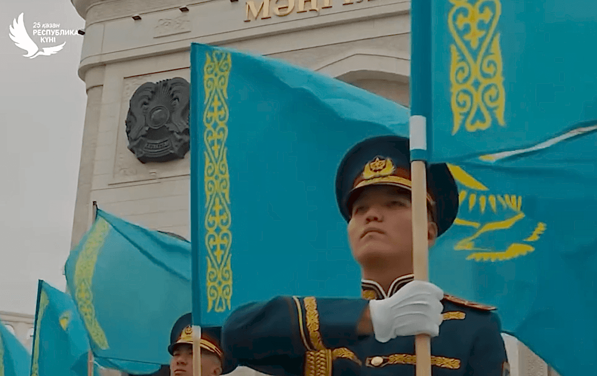 С Днем Республики!